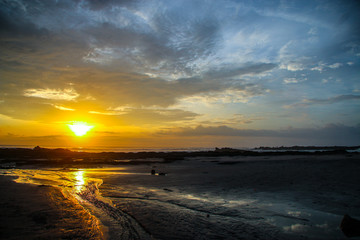 Magnifique couché de soleil sur la plage de Santa Teresa au Costa Rica