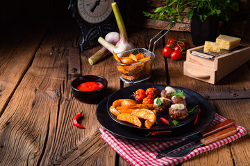 Meatballs with potato quarter from the oven