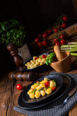 crispy gnocchi with roasted asparagus and tomatoes