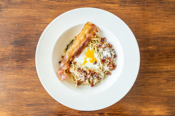 carbonara spaghetti with bacon and egg