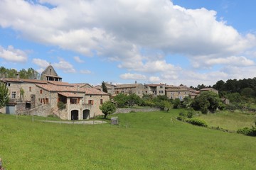 Maisons de grès - Village de Ailhon en Ardèche