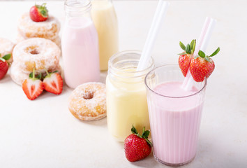 Sugar donuts served with milkshakes