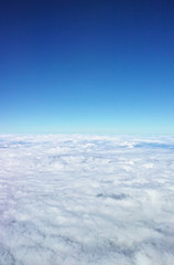 空撮。青空と雲海