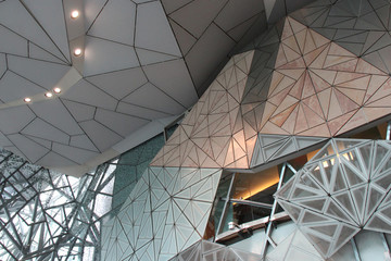 Fototapeta premium modern building (federation square) in melbourne (australia) 