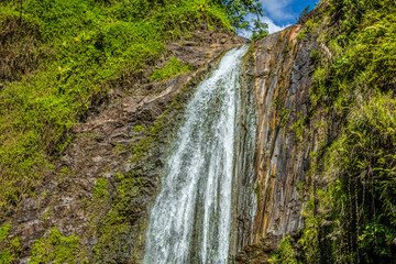 Cascade dans la vallée de la Papenoo à Tahiti
