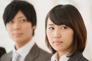 ビジネスウーマンとビジネスマン