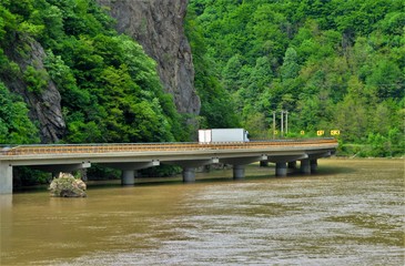 Fototapeta premium a viaduct on the Olt valley - Romania