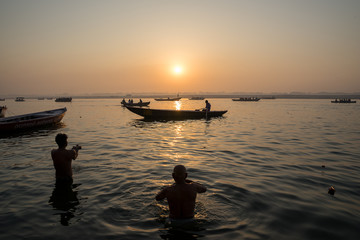  heiliges bad im Ganges