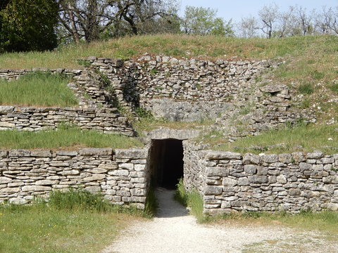 Tumulus de Bougon, Deux-S&egrave;vres, Poitou, France