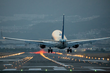 大阪国際空港
