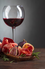 Prosciutto with figs, red wine and rosemary.