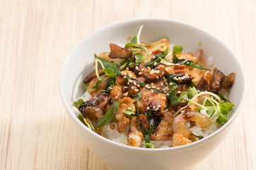 鶏肉のオイスター炒め丼