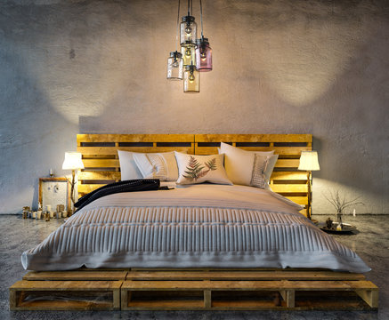 Gro&szlig;es Doppelbett aus Holz-Paletten am Abend mit vielen Leuchten und Lampen