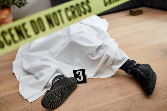 Leiche nach Mord am Tatort