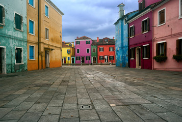 Fototapeta na wymiar famous colorful houses on the island of Burano in the Venetian lagoon, Italy.