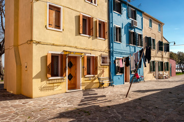 Fototapeta na wymiar famous colorful houses on the island of Burano in the Venetian lagoon, Italy.