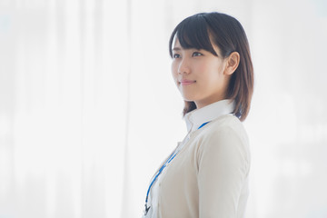微笑むビジネスウーマン