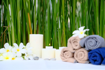 Obraz na płótnie Canvas spa setting aromatherapy candles in natural bokeh background