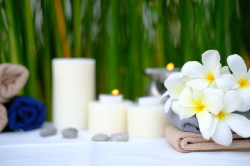 Obraz na płótnie Canvas spa setting aromatherapy candles in natural bokeh background
