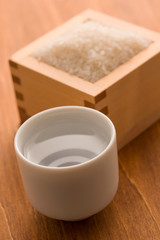 Obraz na płótnie Canvas 日本酒と米