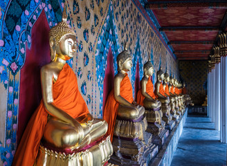 Fototapeta premium buddha statue in Wat Arun temple in bangkok thailand