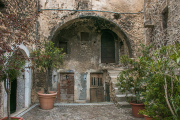 Fototapeta na wymiar Arco nl borgo medievale di Santo Stefano di Sessanio in Abruzzo