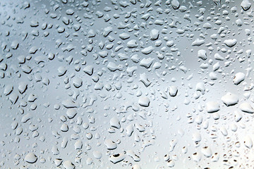 gotas de chuva no vidro da janela