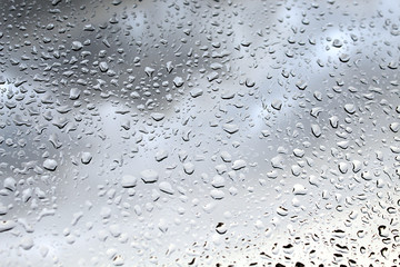 gotas de chuva no vidro da janela