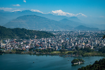 Fototapeta premium Pokhara city with turquoise lake and himalayas mountains in background
