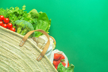 zero waste shopping on green background