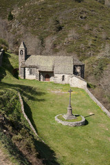 Petite église de campagne en Aveyron