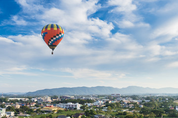 hot air balloon in blue sky 