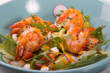Grilled shrip salad with arugula
