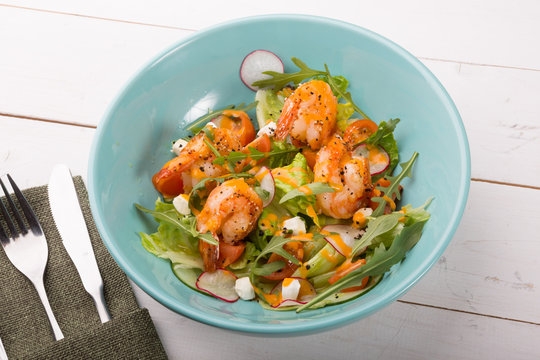 Grilled shrip salad with arugula