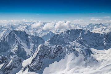 Fototapeta na wymiar Die Alpen mit Ansicht von der Zugspitze