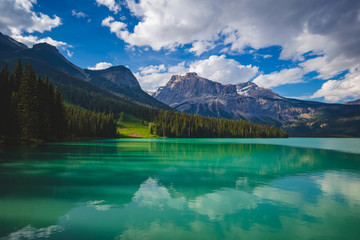 Fototapeta premium Emerald Lake Reflections