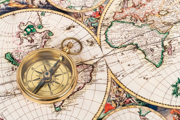 Plakat Compass on vintage ancient map, concept for direction transportation and travel