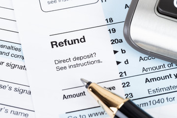 Obraz premium Individual income tax returm form by IRS, concept for taxation