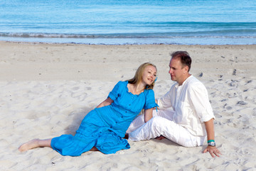 Fototapeta premium the loving couple on the seashore, Cuba, Varadero