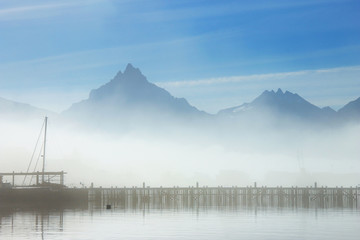 Fototapeta na wymiar Mist in the city of Ushuaia