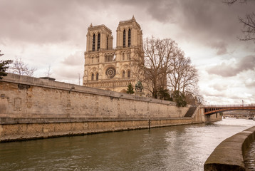 notre dame iglesia paris gotico francia