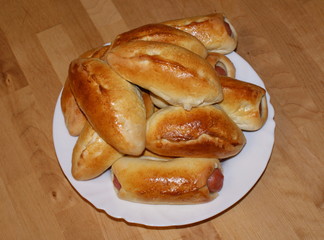 Домашние вкусные пирожки. Сосиска в тесте
