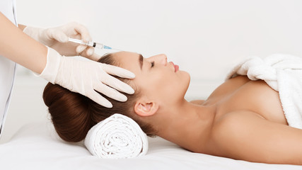 Obraz na płótnie Canvas Aesthetic Surgery. Woman Having Injection In Forehead