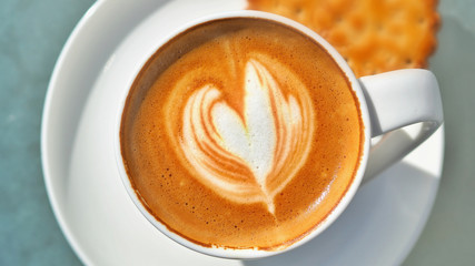 Corazoncaffee, with saucer. In the milk coffee foam, coffee foam artfully a heart was conjured.