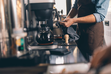 Process of drying filter holder in the cafe