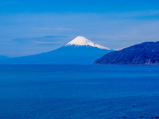 Fototapeta premium [Półwysep Izu, prefektura Shizuoka] Góra Fudżi widziana z zachodniego wybrzeża Izu [Zima]