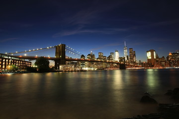 Naklejka na ściany i meble Brooklyn bridge at night