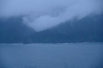 Obraz premium Early morning mist in Milford Sound - 3