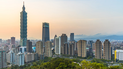 Fototapeta premium Taiwan city skyline at twilight , The beautiful sunset of Taipei, Aerial view Taiwan city skyline and skyscraper.