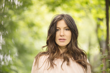 Naklejka premium Lighting up her natural beauty.